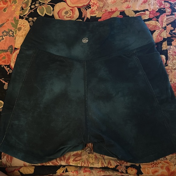 Gilly Hicks GO XS stretchy shorts. - Picture 2 of 5